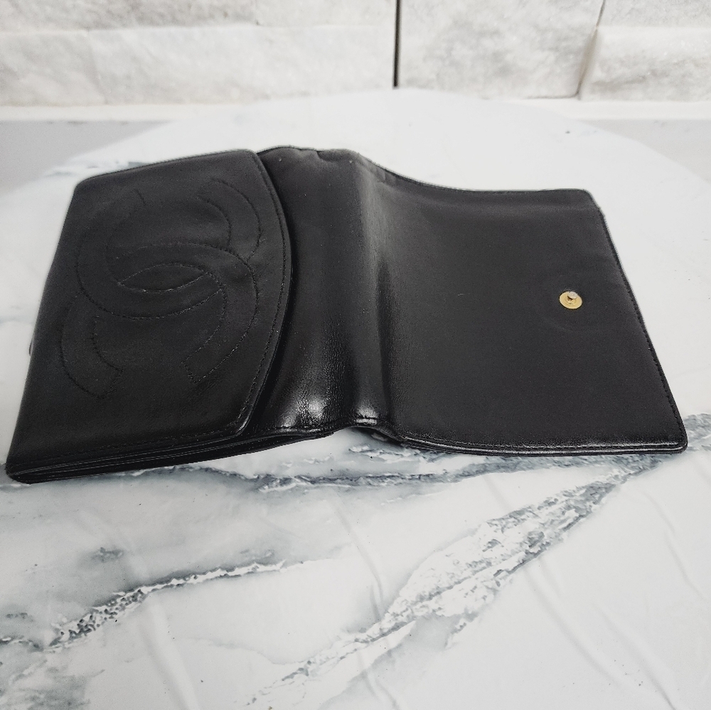 Authentic set chanel,wallets, parfum soap,lipstick and blush - Picture 11 of 12